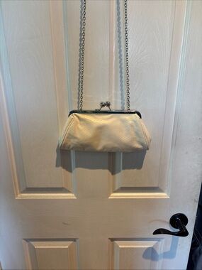 Cream Kiss-Lock Chain Strap Wristlet Clutch